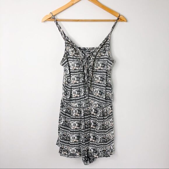 American Eagle Pattern Open Back Romper - Picture 9 of 9